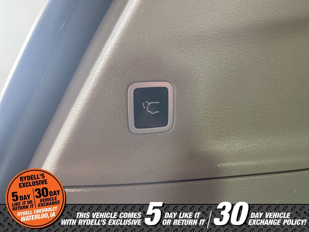 Used 2023 Chrysler Pacifica Touring-L image 8