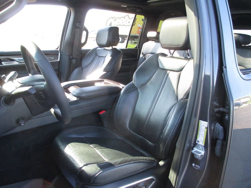 Used 2023 Jeep Wagoneer L 4WD w/ Premium Group I image 22