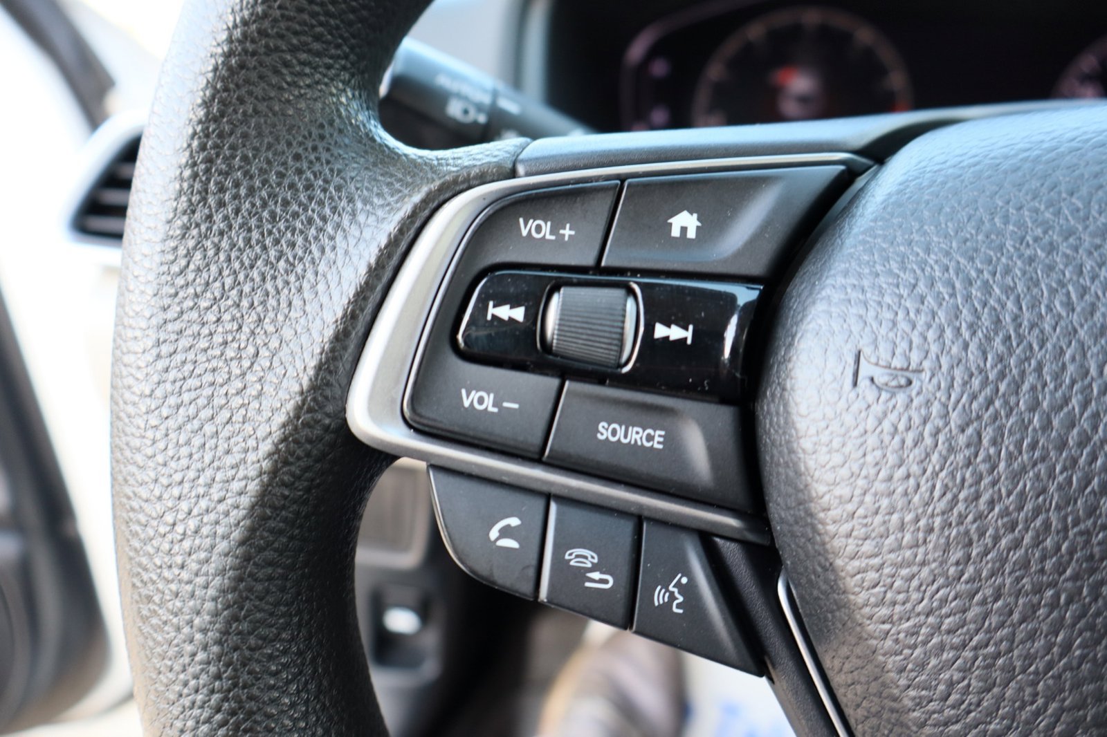 Used 2018 Honda Accord LX image 17