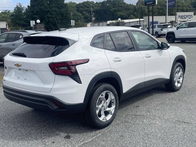 New 2026 Chevrolet Trax LS w/ LS Convenience Package FWD image 3