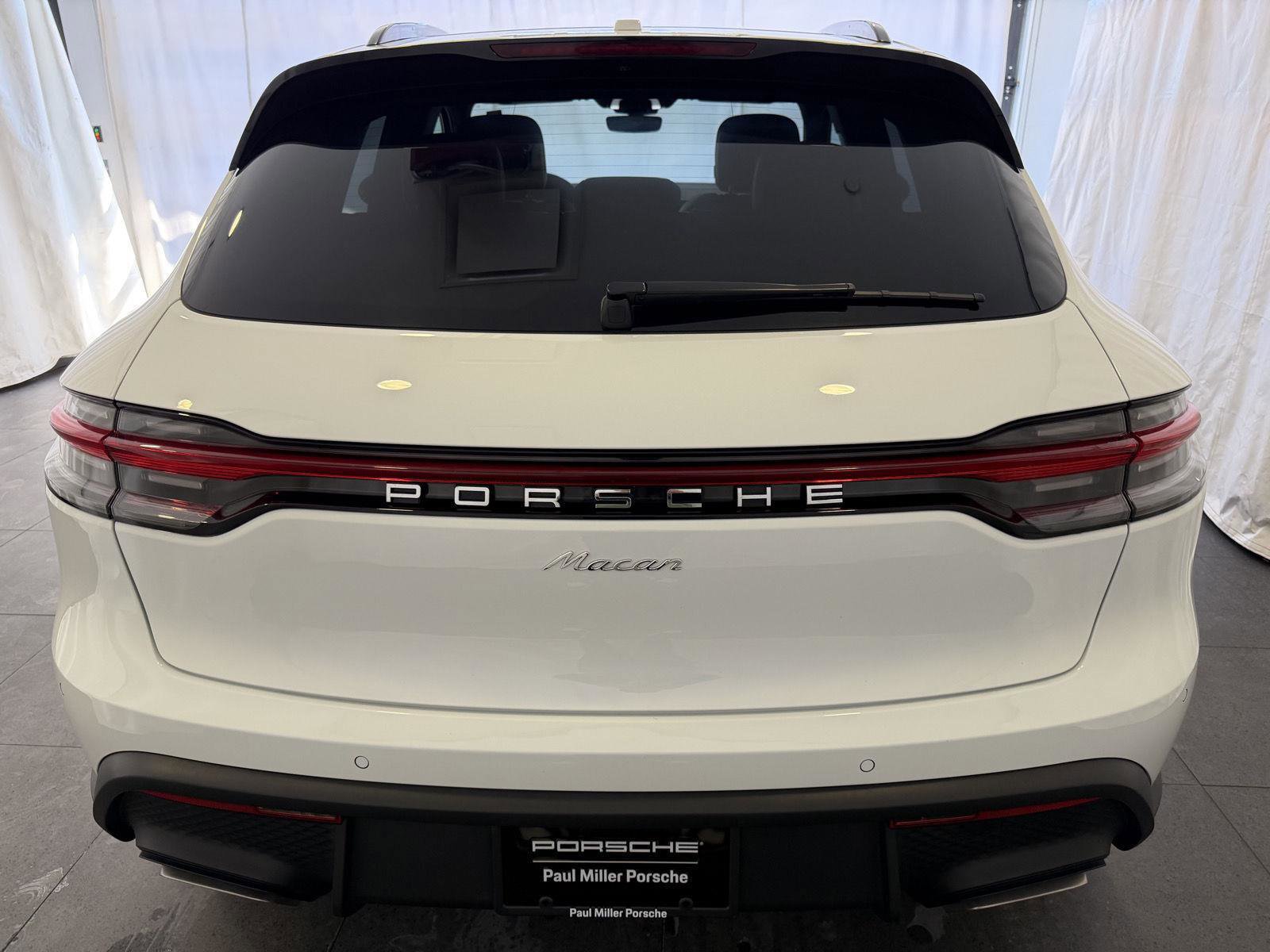 Used 2025 Porsche Macan image 8
