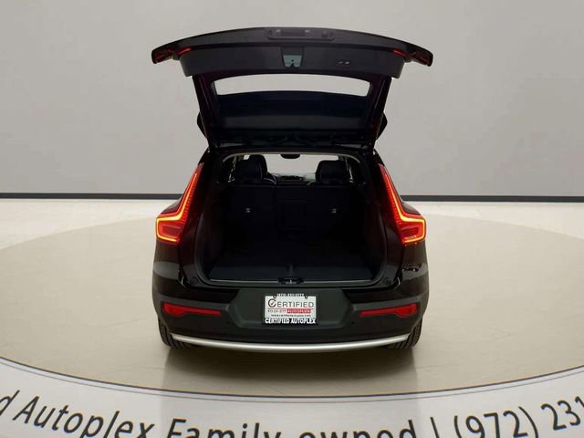 Used 2025 Volvo XC40 B5 Plus image 7