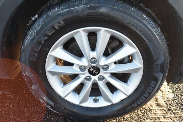 Used 2019 Kia Sorento LX image 41