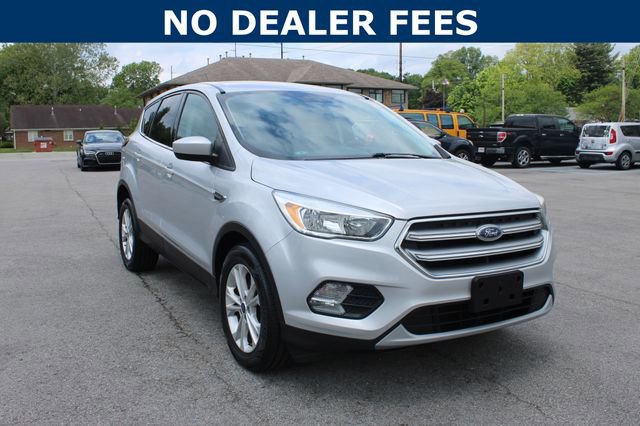 Used 2017 Ford Escape SE FWD image 2
