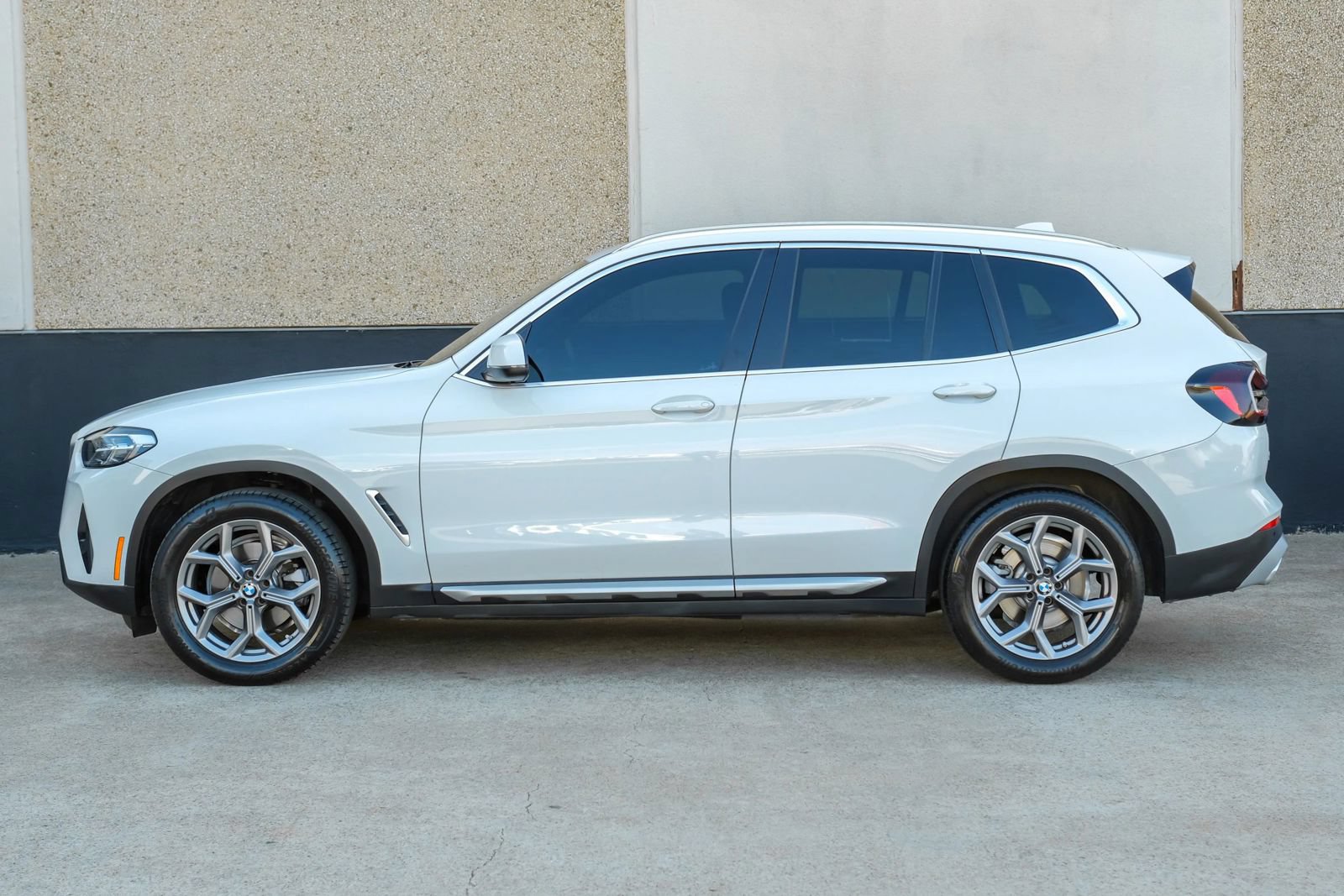 Used 2023 BMW X3 xDrive30i w/ Premium Package w/ZPA AWD/4WD image 10