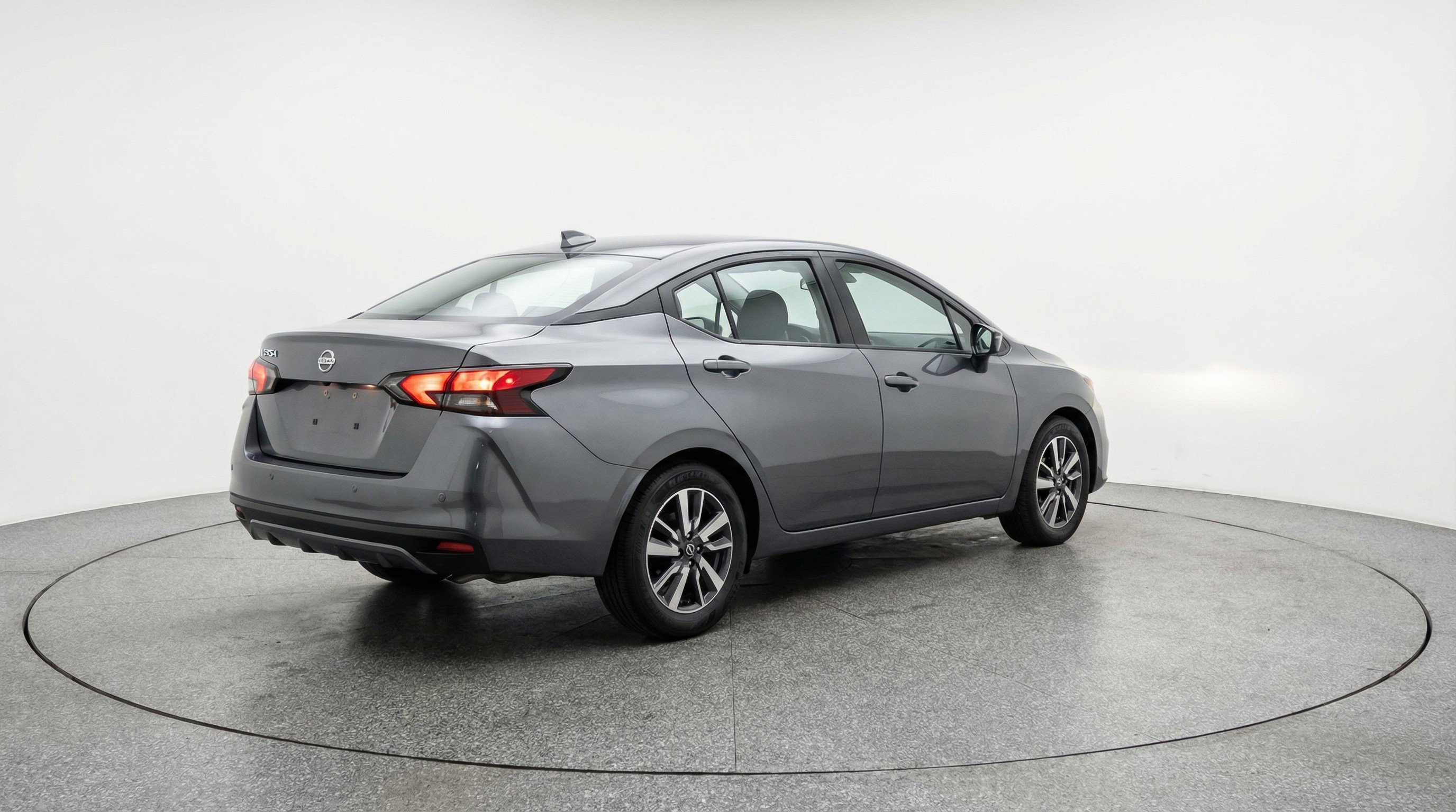 Used 2025 Nissan Versa SV image 9