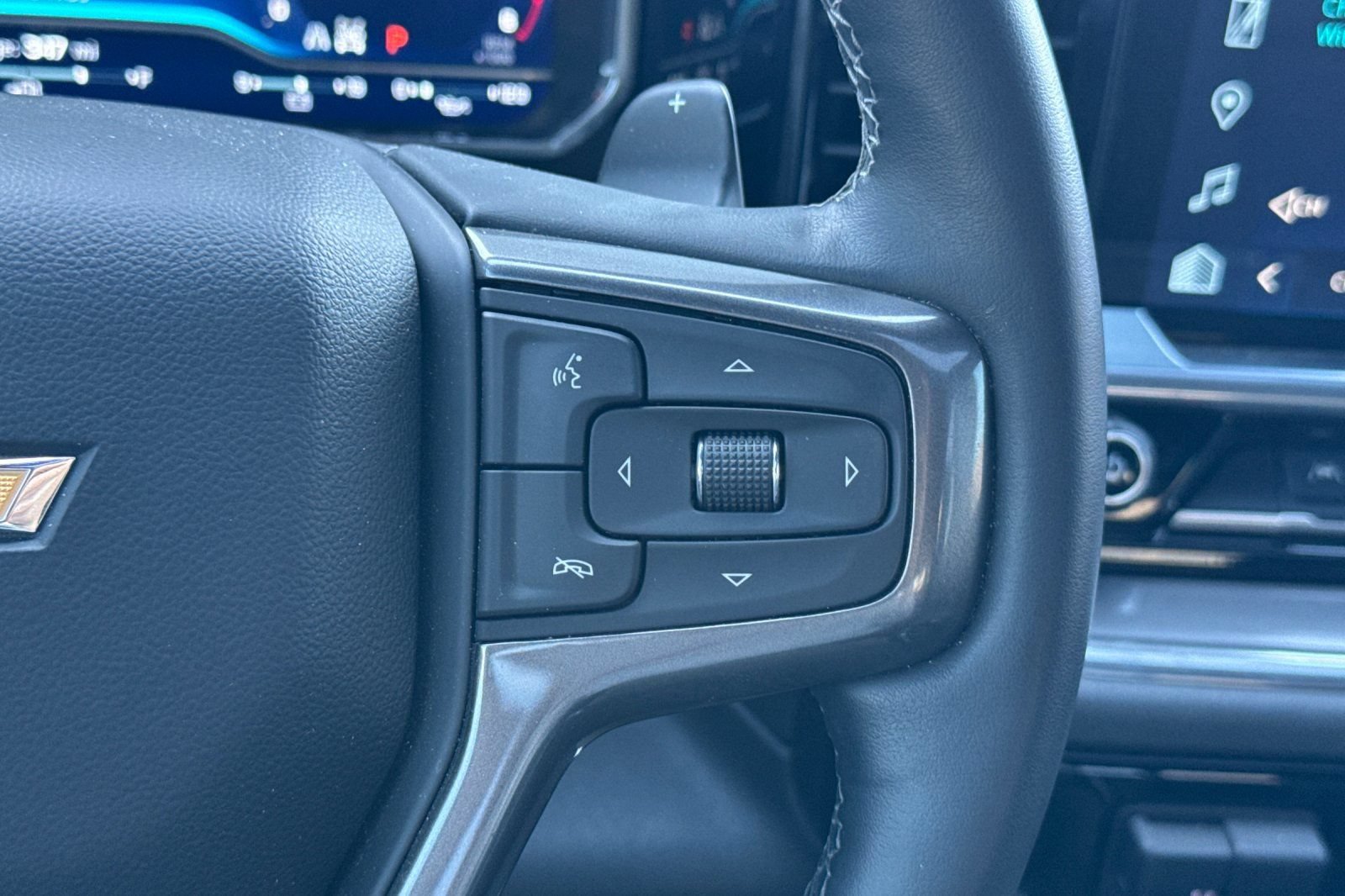 Used 2023 Chevrolet Silverado 1500 High Country w/ High Country Premium Package AWD/4WD image 38