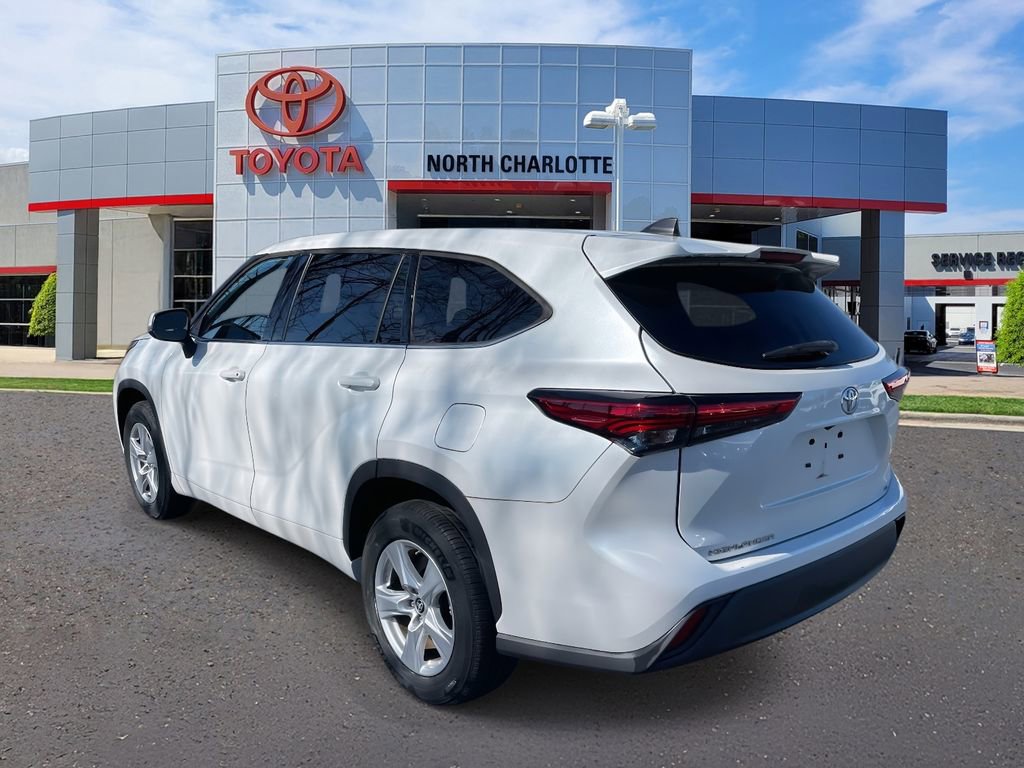 Used 2022 Toyota Highlander LE image 7