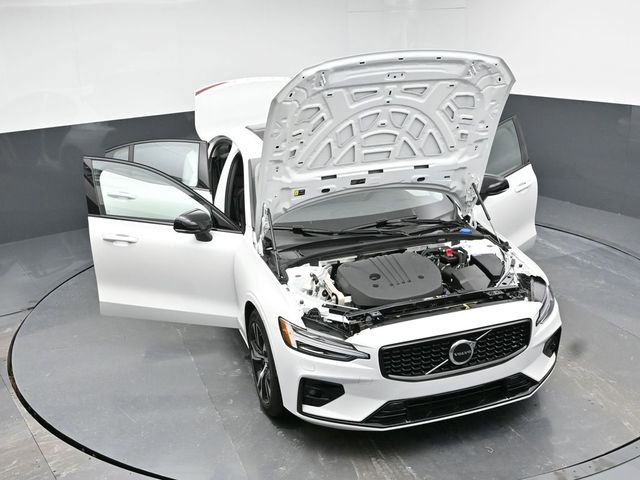 Used 2025 Volvo S60 B5 Core image 37
