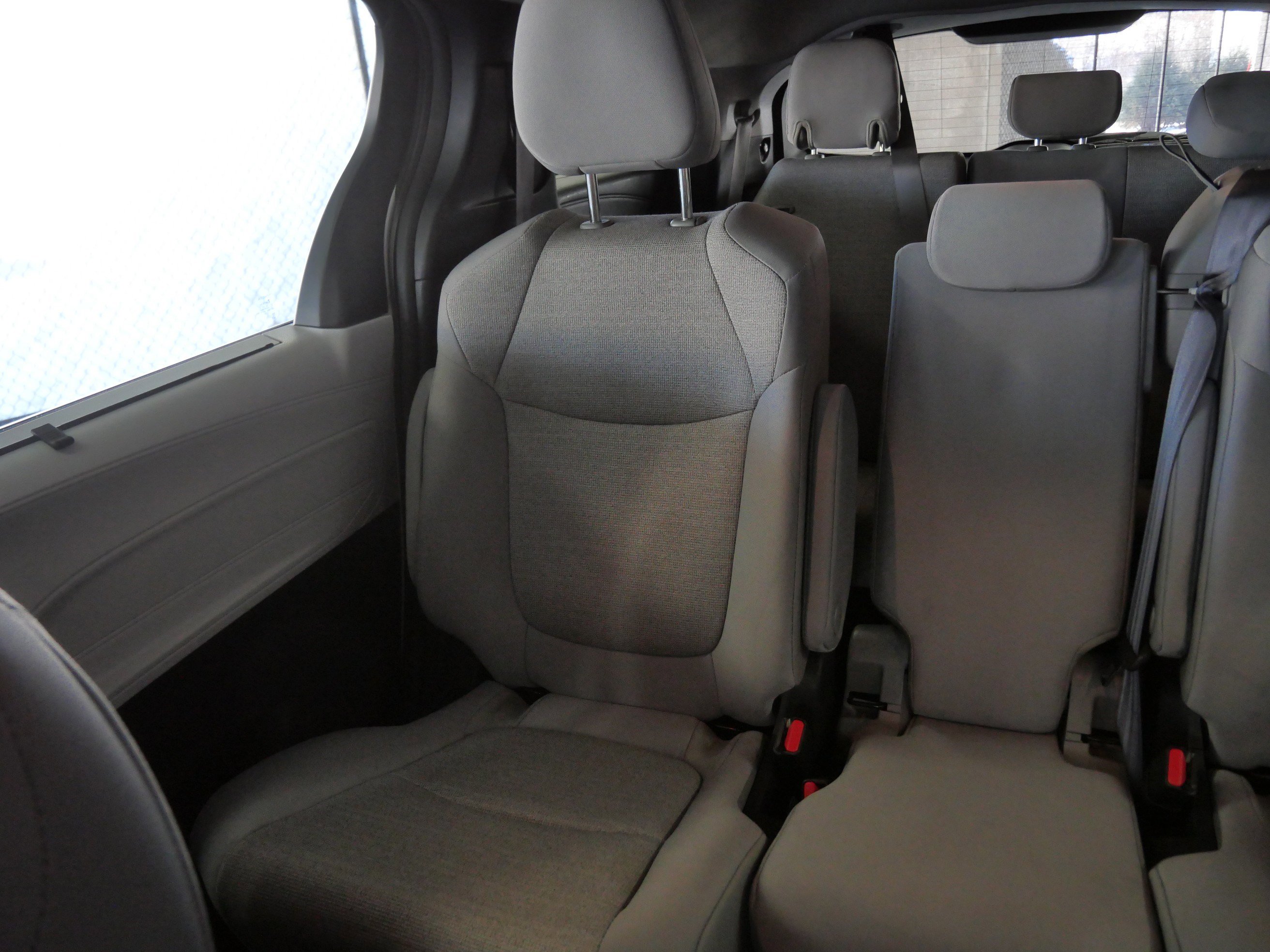 Certified 2025 Toyota Sienna LE image 13