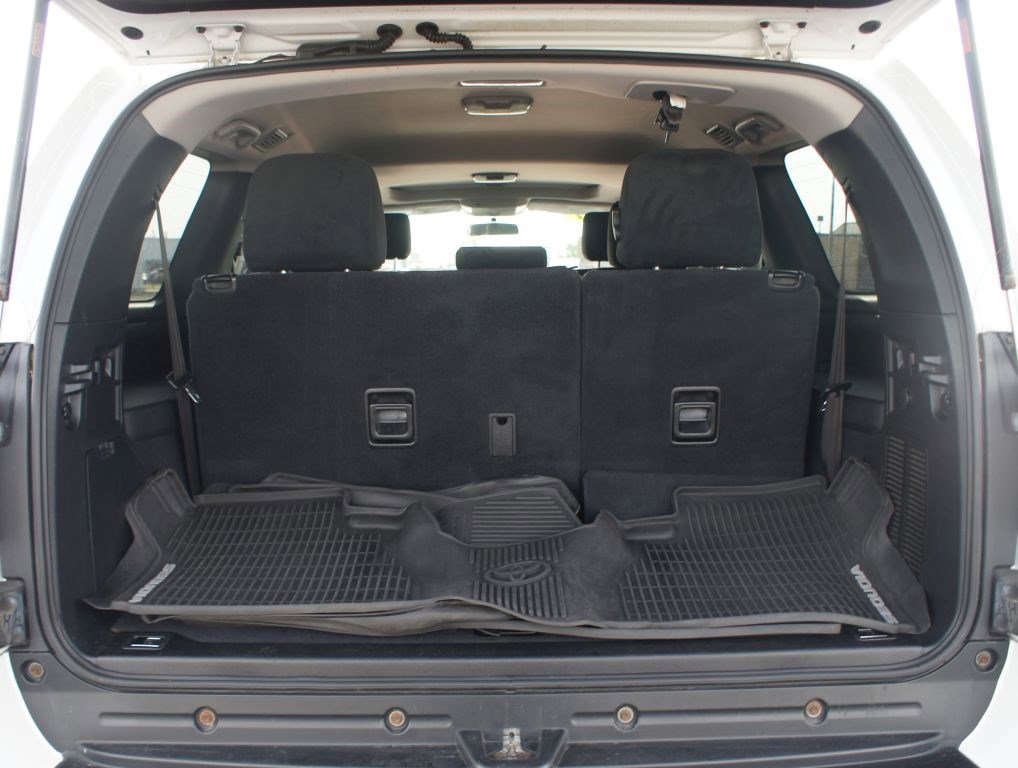 Used 2017 Toyota Sequoia SR5 w/ Sport Appearance Package AWD/4WD image 17