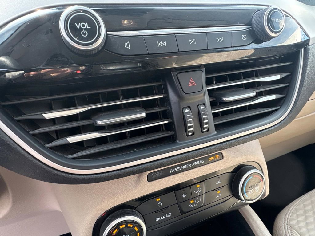 Used 2021 Ford Escape SE image 25