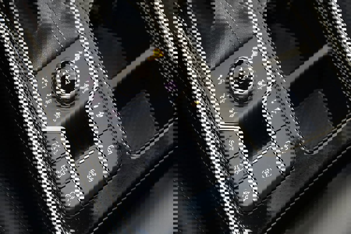 Used 2025 Kia Sorento SX image 28