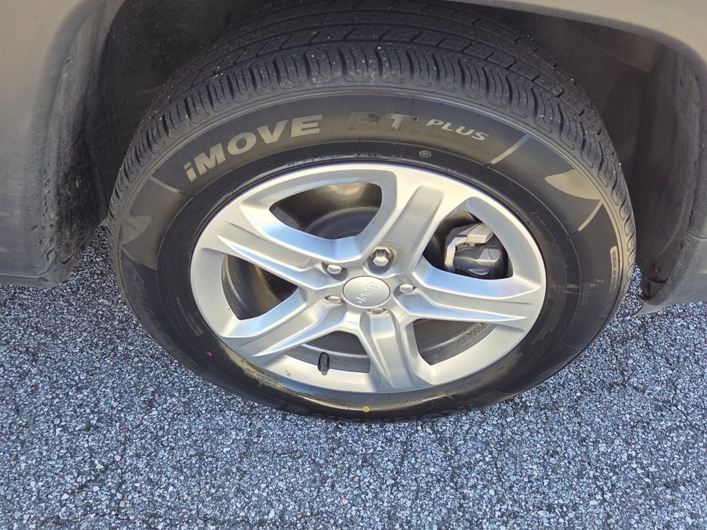 Used 2024 Jeep Compass Latitude image 15