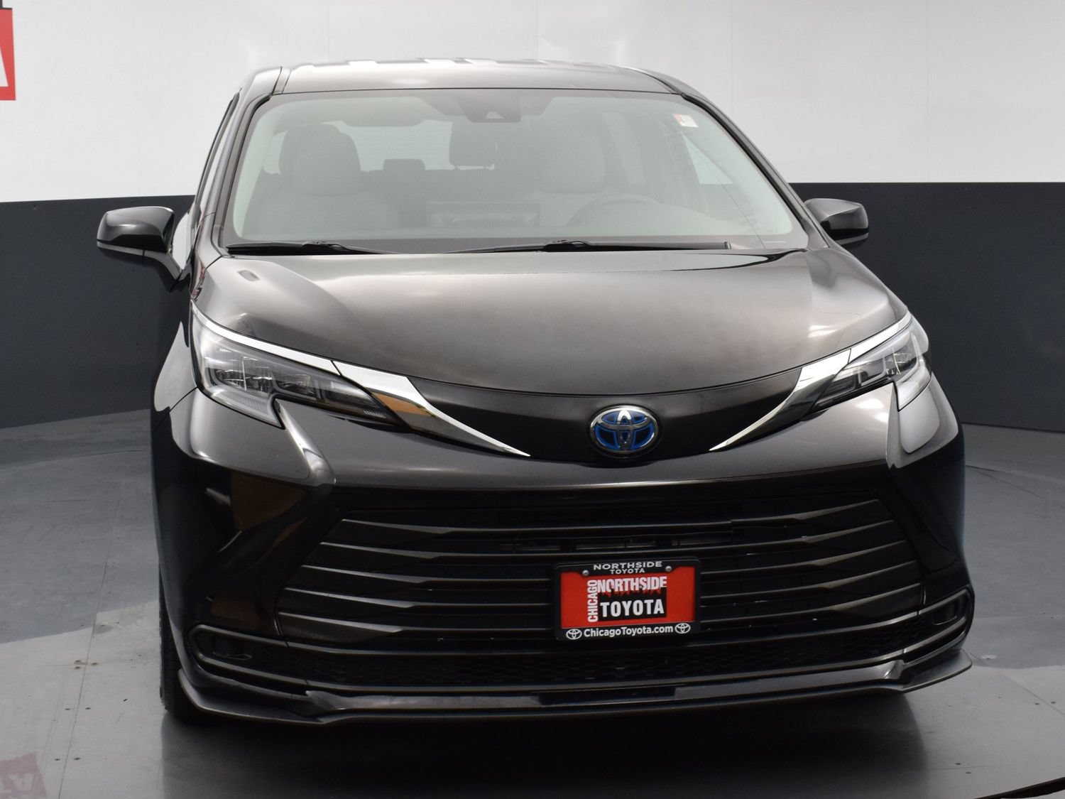 Used 2025 Toyota Sienna LE FWD image 7