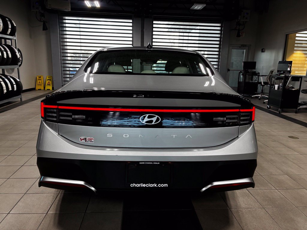Used 2026 Hyundai Sonata SE FWD image 4