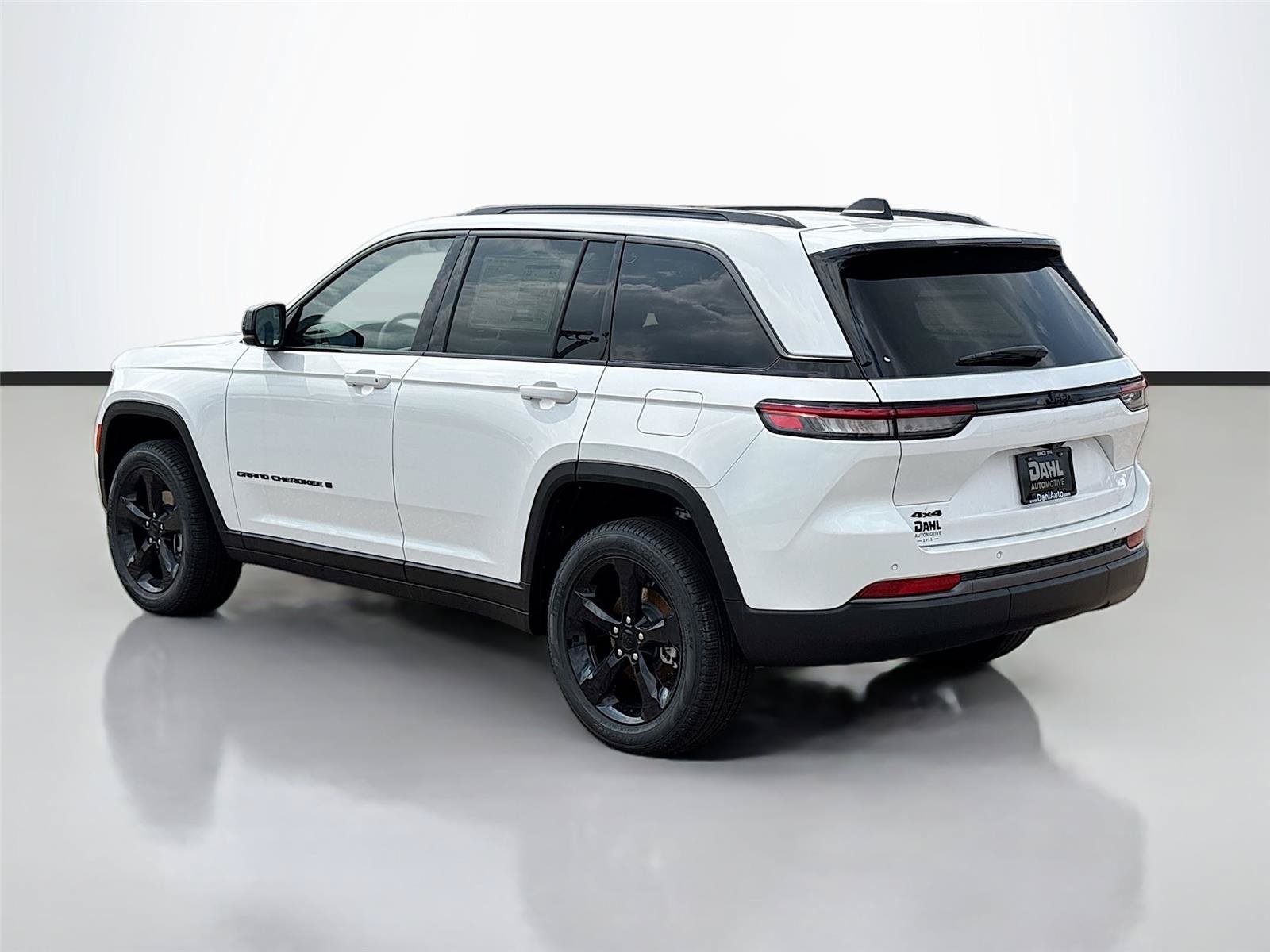 New 2026 Jeep Grand Cherokee Limited w/ Limited Altitude Package AWD/4WD image 10