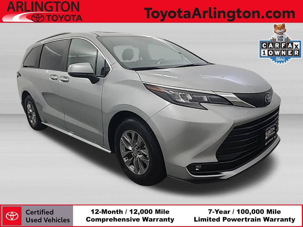 Used 2025 Toyota Sienna XLE FWD image 1