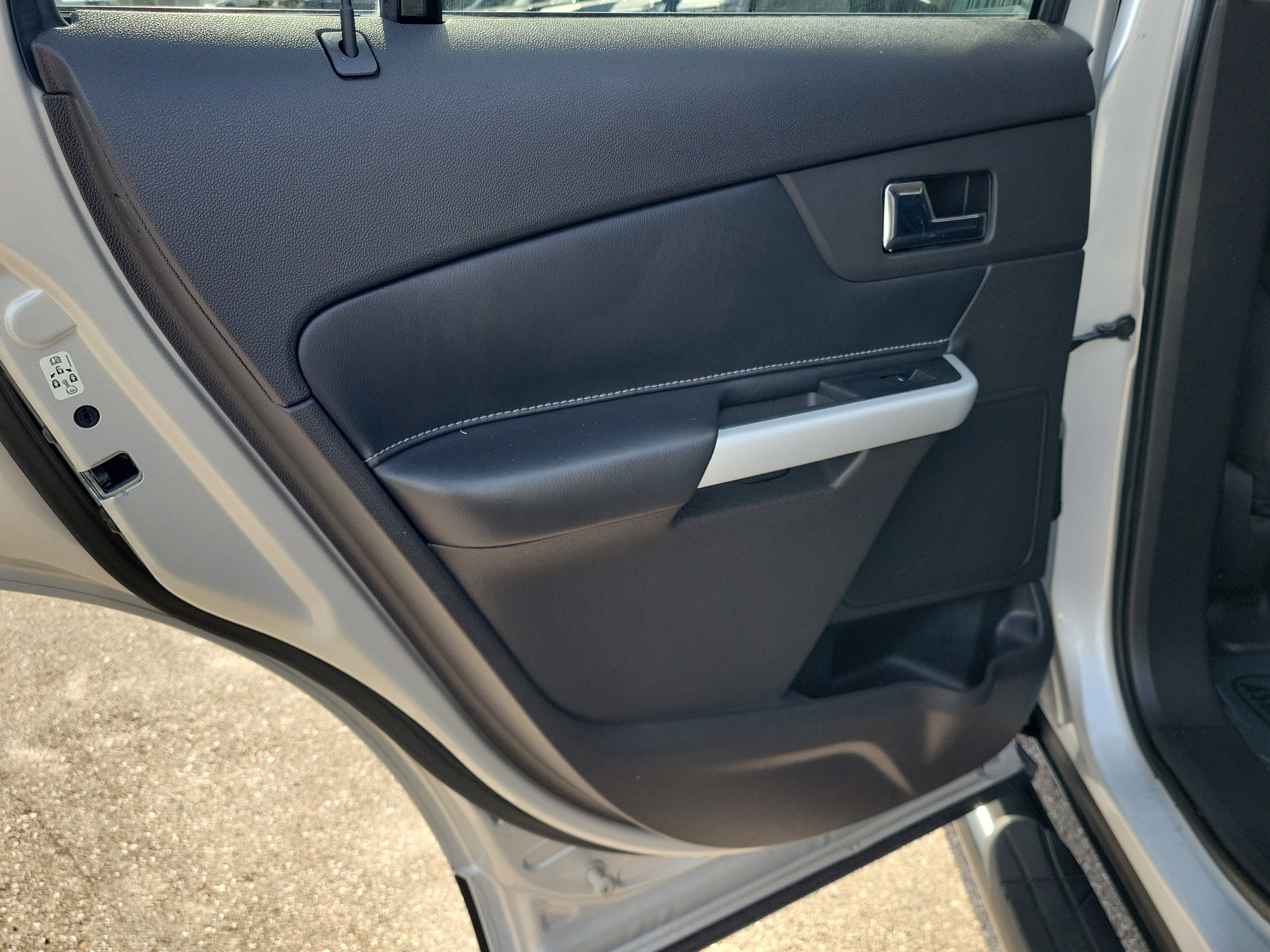 Used 2013 Ford Edge SE image 11