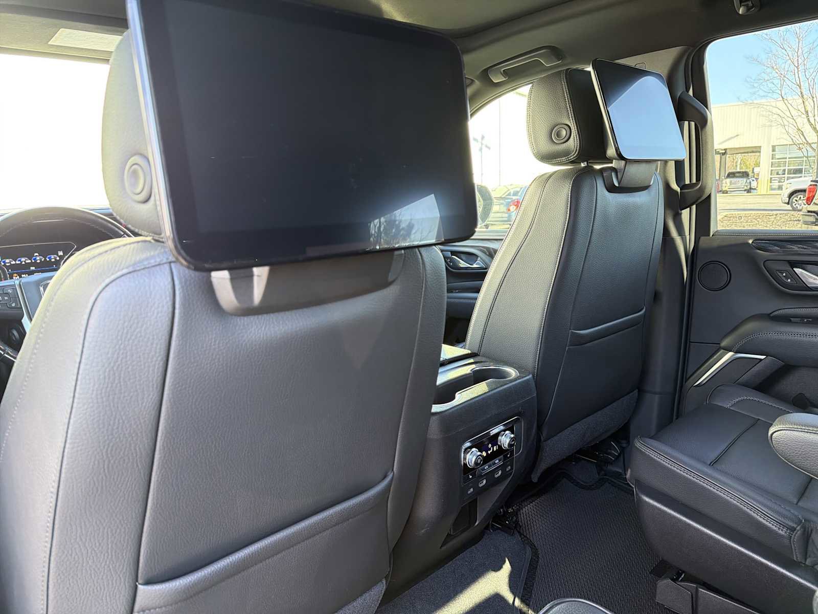 Used 2021 GMC Yukon Denali w/ Denali Premium Package image 23