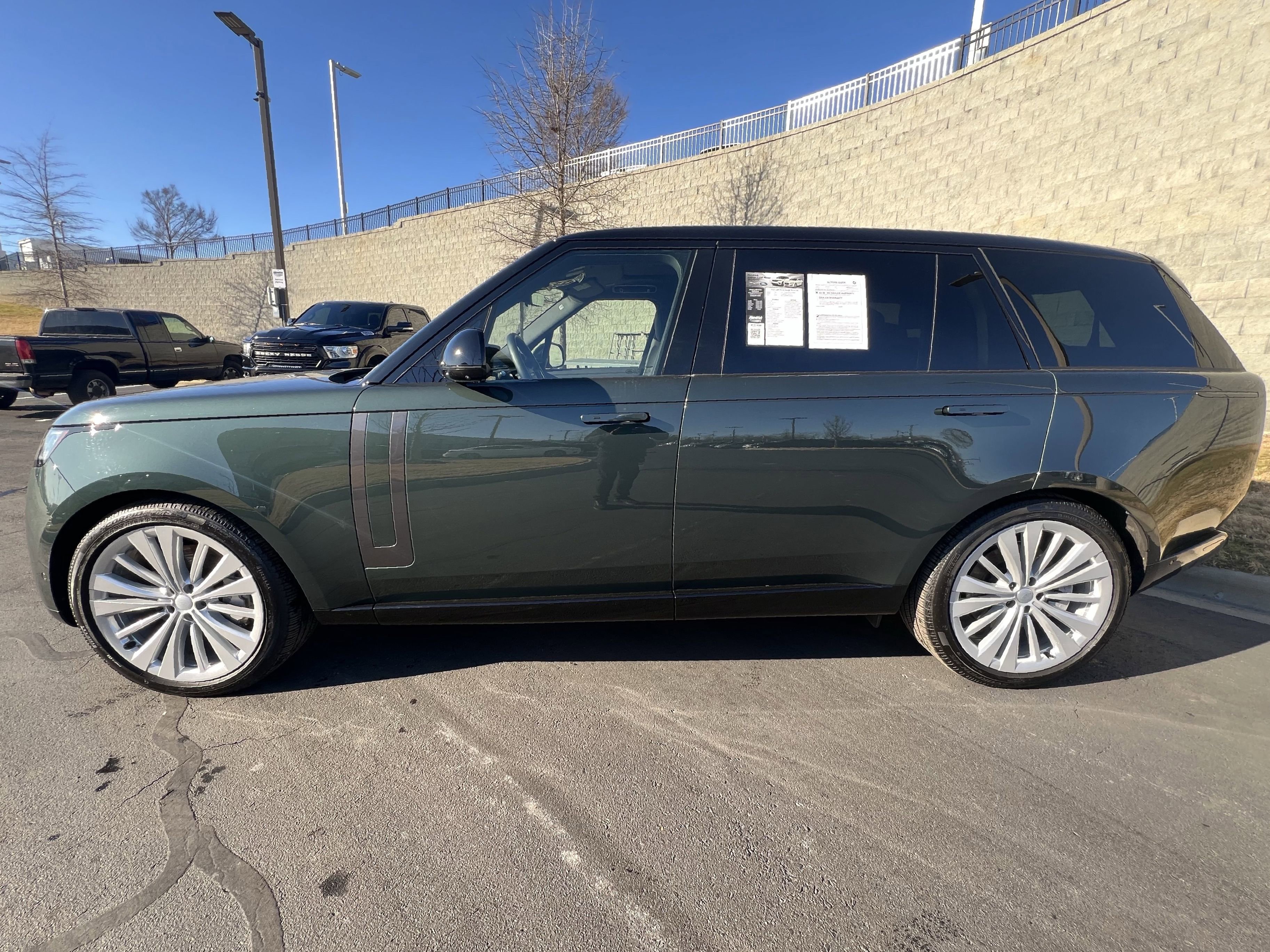 Certified 2025 Land Rover Range Rover Long Wheelbase SE image 4