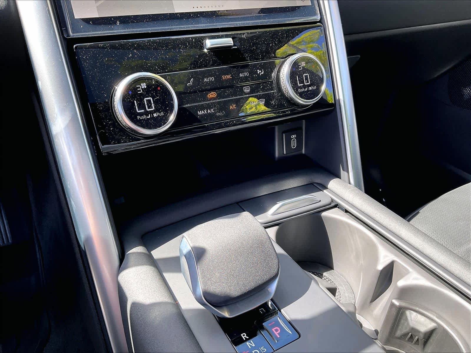 New 2026 Land Rover Discovery S AWD/4WD image 23