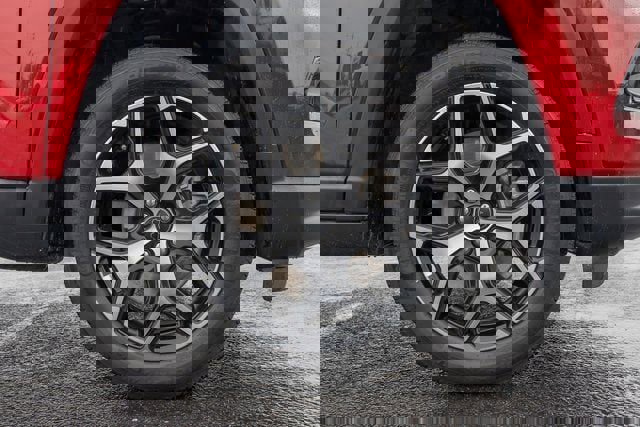 Used 2025 Jeep Compass Limited image 12