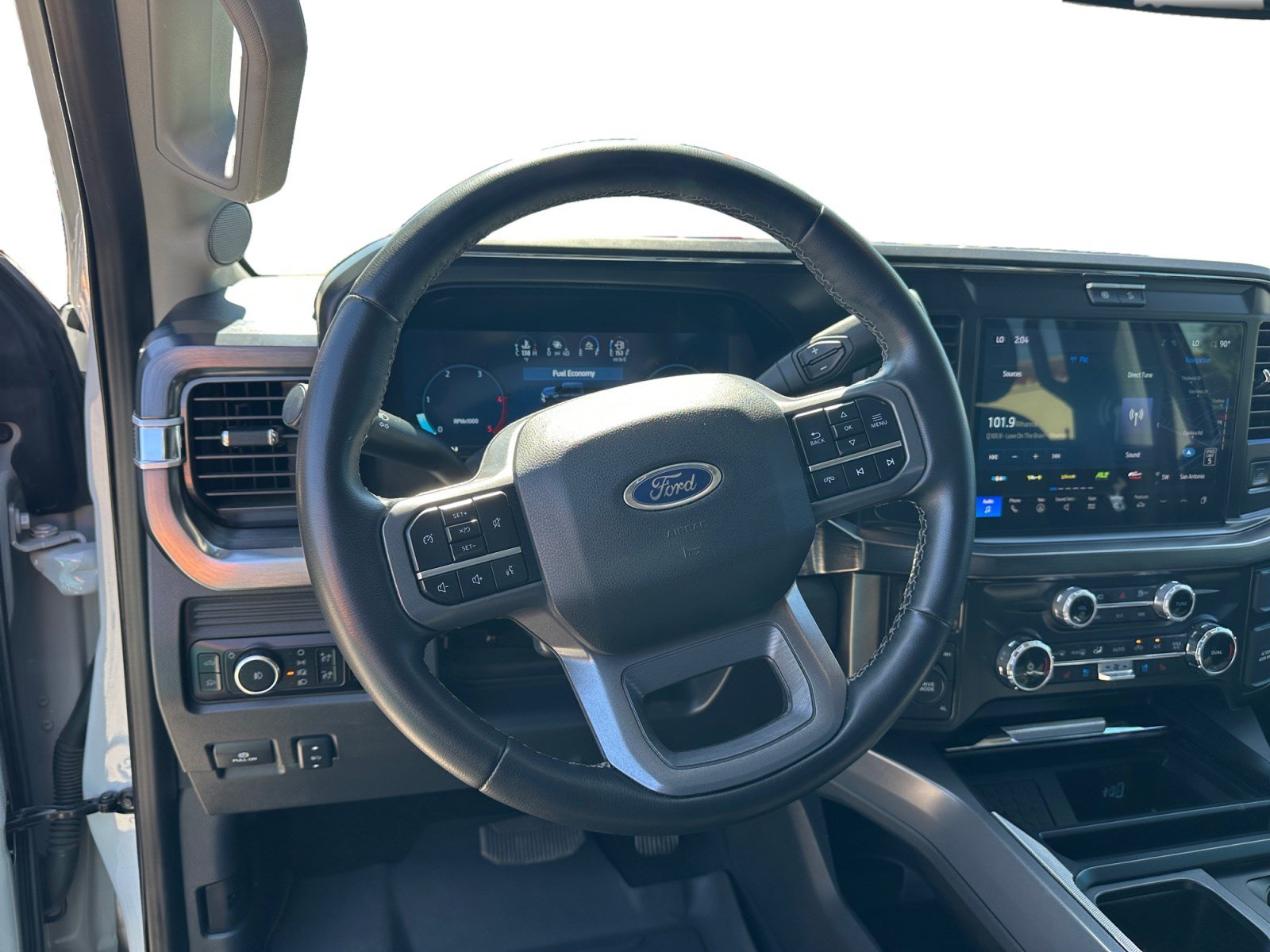 Used 2025 Ford F250 Lariat w/ Black Appearance Package AWD/4WD image 13