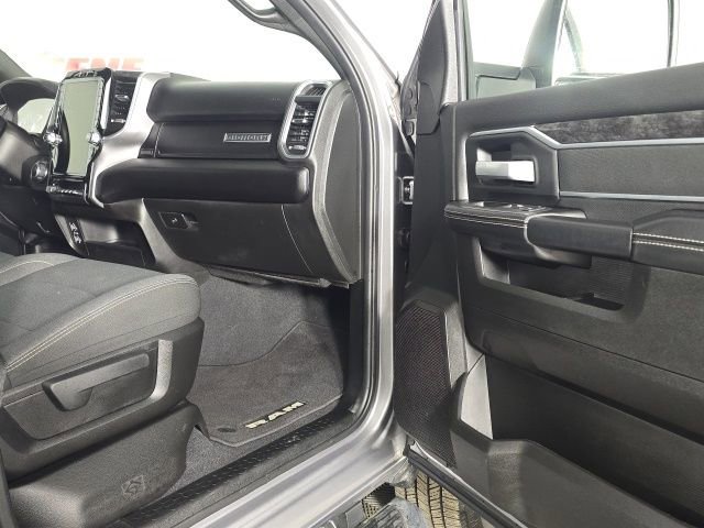 Used 2024 RAM 2500 Big Horn w/ Sport Appearance Package image 30