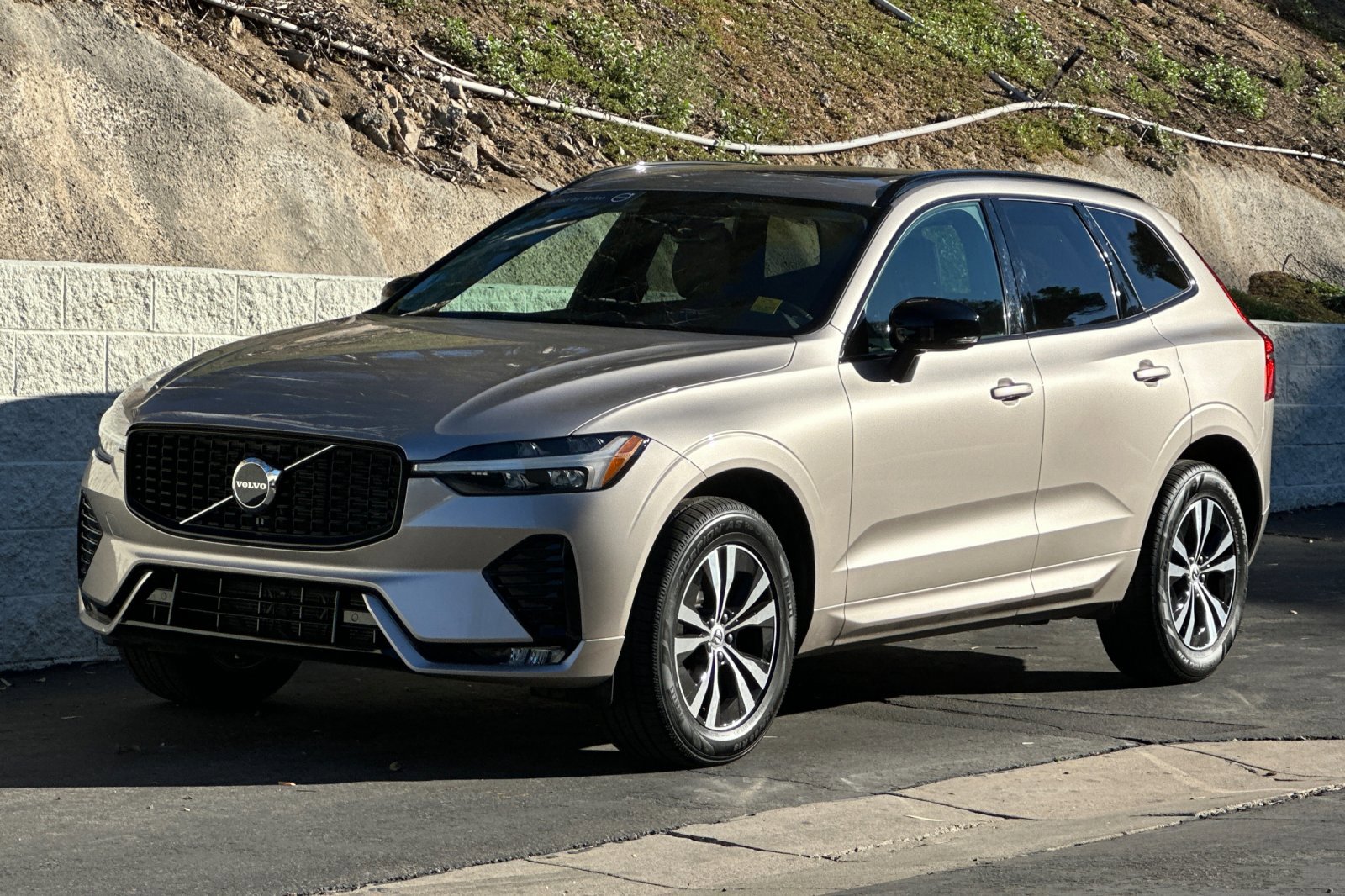 Certified 2025 Volvo XC60 B5 Core image 9