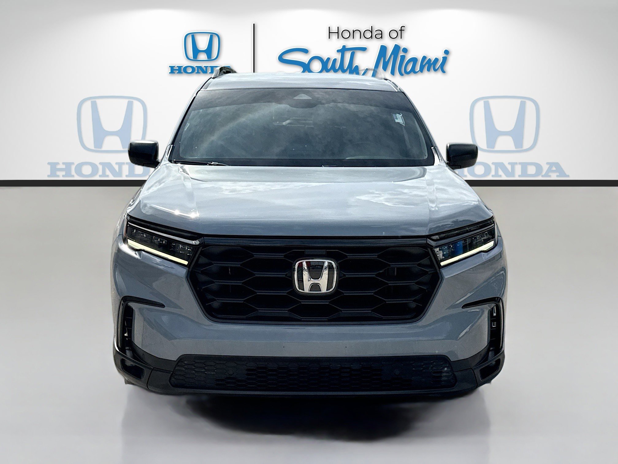 Used 2023 Honda Pilot Sport image 2