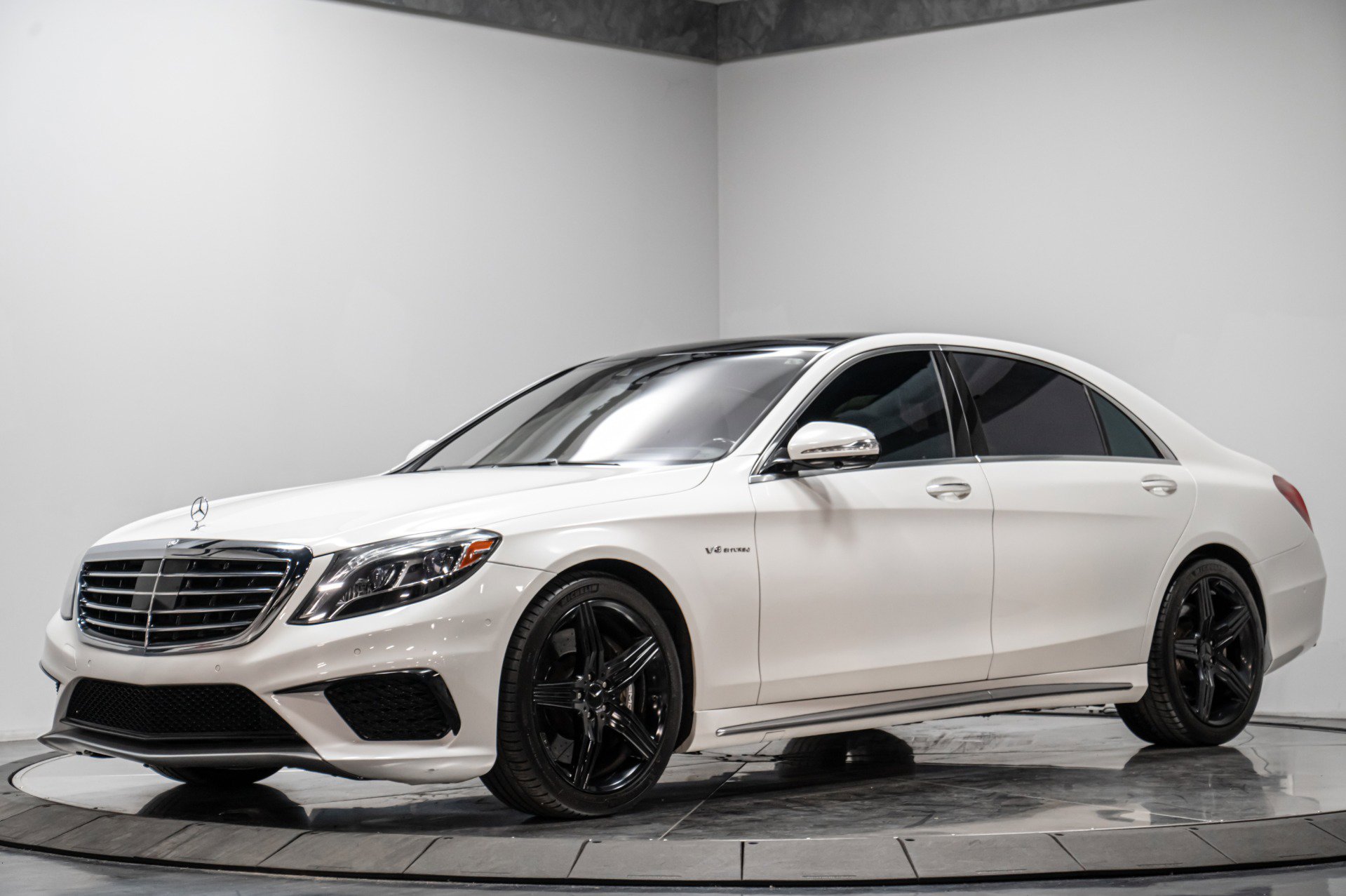 Used 2015 Mercedes-Benz S 63 AMG 4MATIC Sedan w/ Driver Assistance Package image 2