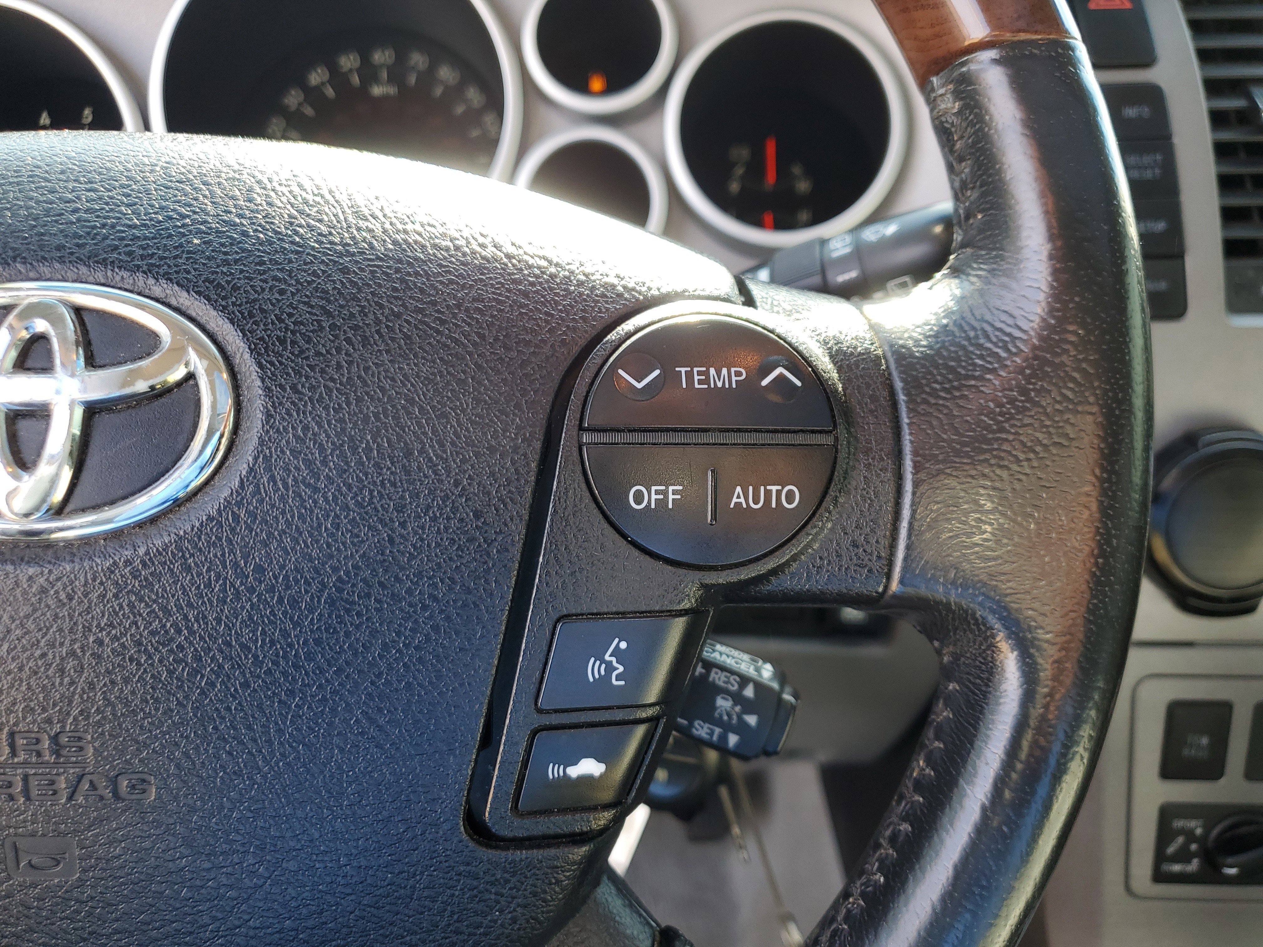 Used 2010 Toyota Sequoia Platinum image 27