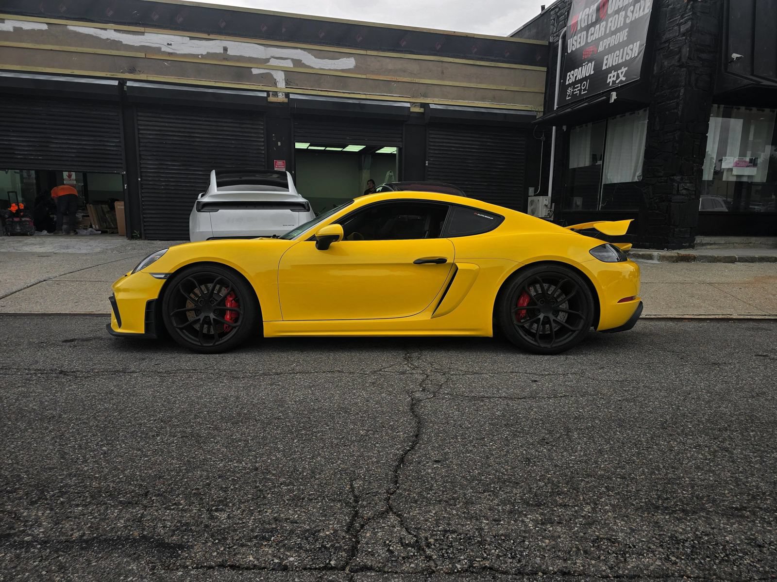Used 2020 Porsche 718 Cayman GT4 RWD image 9