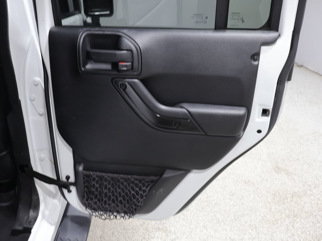 Certified 2017 Jeep Wrangler Unlimited Sahara AWD/4WD image 18
