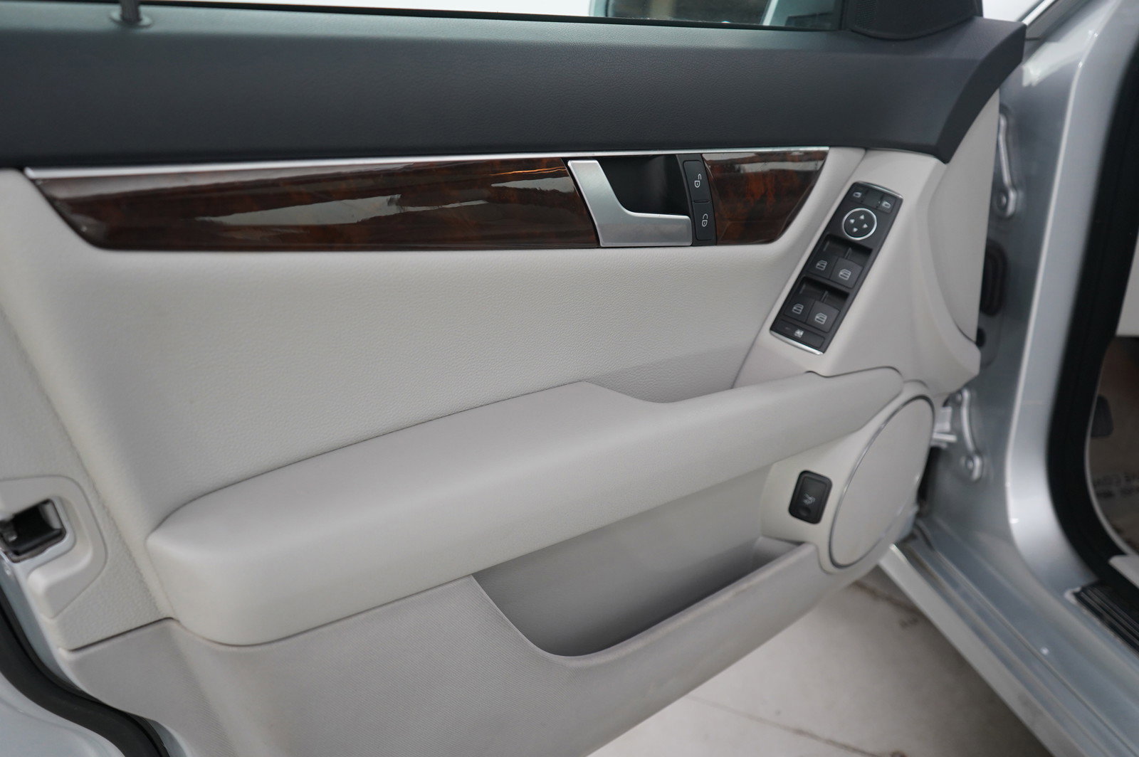 Used 2012 Mercedes-Benz C 300 4MATIC Sedan image 24