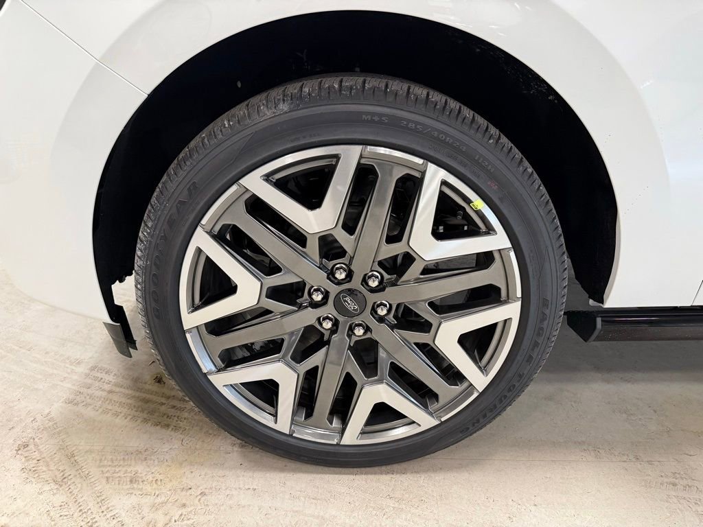 New 2025 Ford Expedition Platinum w/ Platinum Ultimate Package AWD/4WD image 9