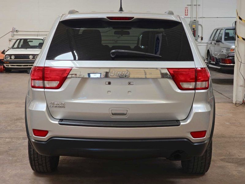 Used 2011 Jeep Grand Cherokee Laredo AWD/4WD image 17