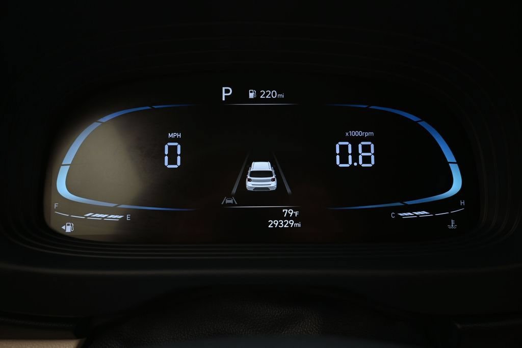Certified 2024 Hyundai Venue Limited FWD image 9
