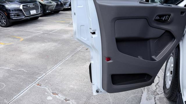 Used 2022 Ford E-Transit 148 High Roof RWD image 13