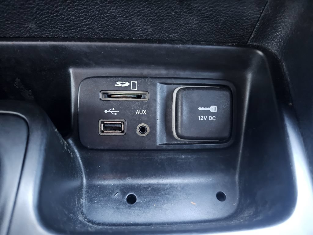 Used 2016 Jeep Cherokee Latitude w/ Safety/Convenience Group AWD/4WD image 29