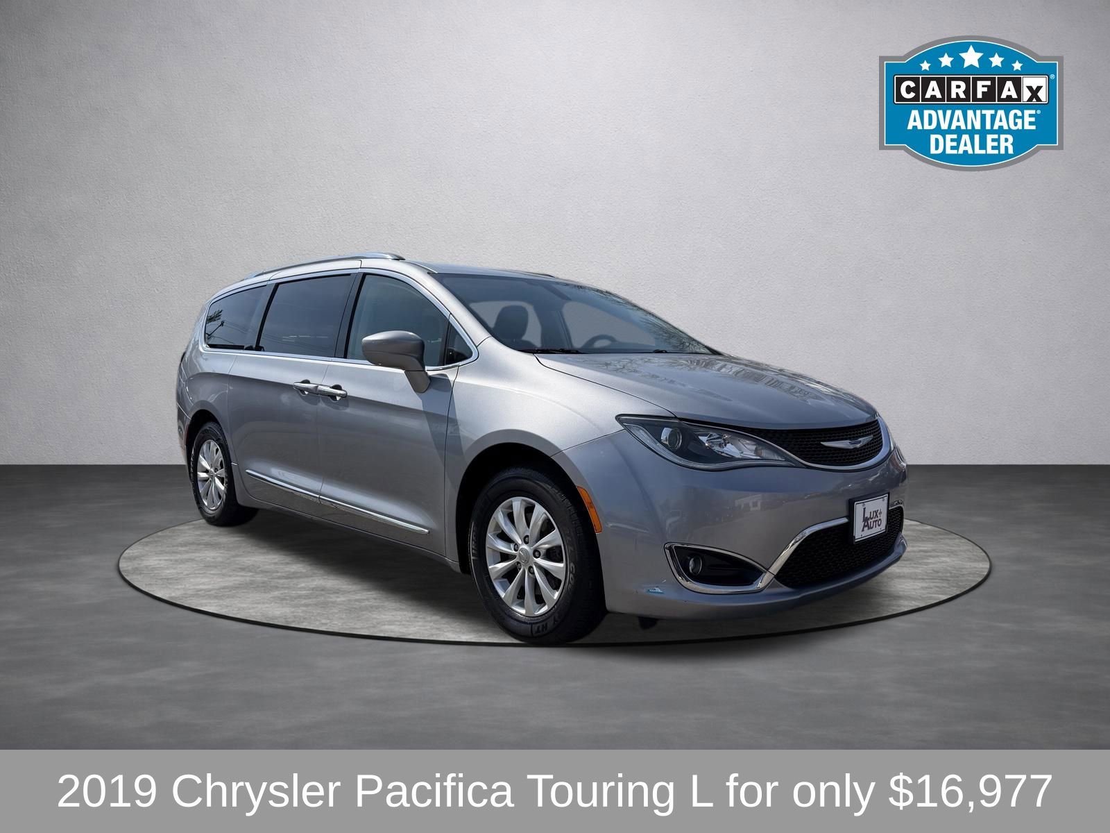 Used 2019 Chrysler Pacifica Touring-L image 1