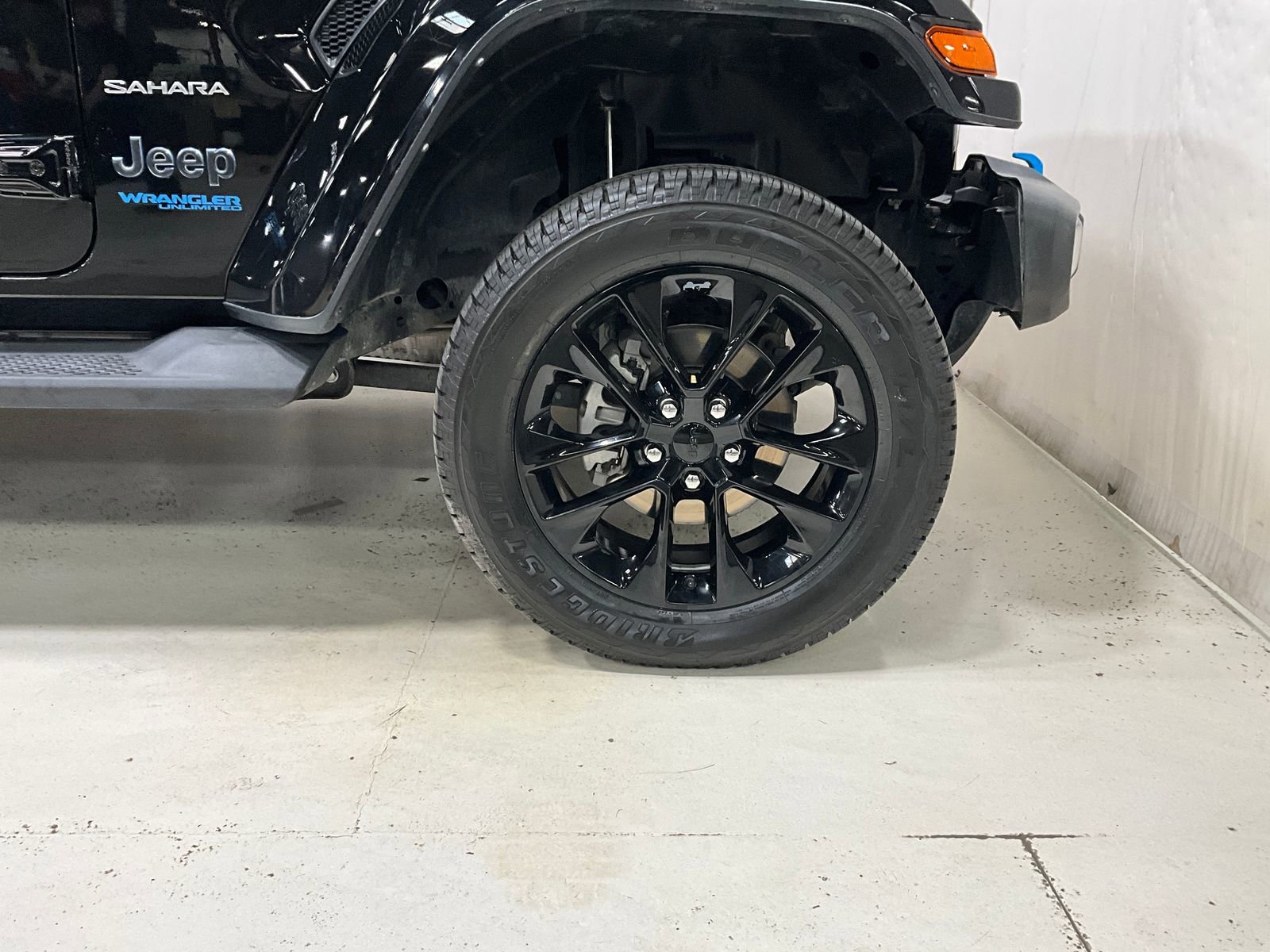 Used 2022 Jeep Wrangler Unlimited Sahara w/ Cold Weather Group AWD/4WD image 11