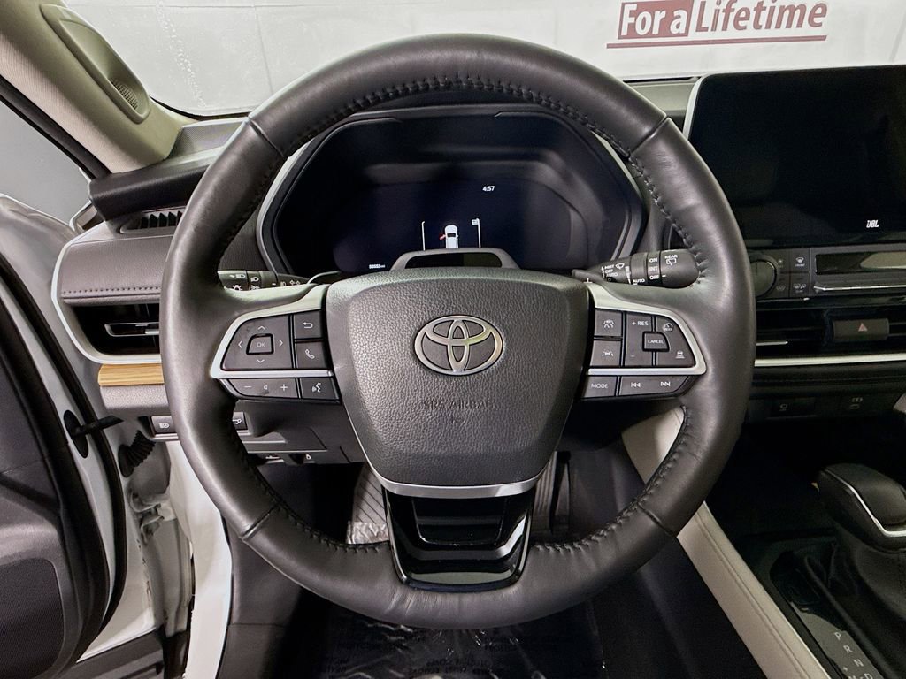 Used 2024 Toyota Grand Highlander AWD image 20