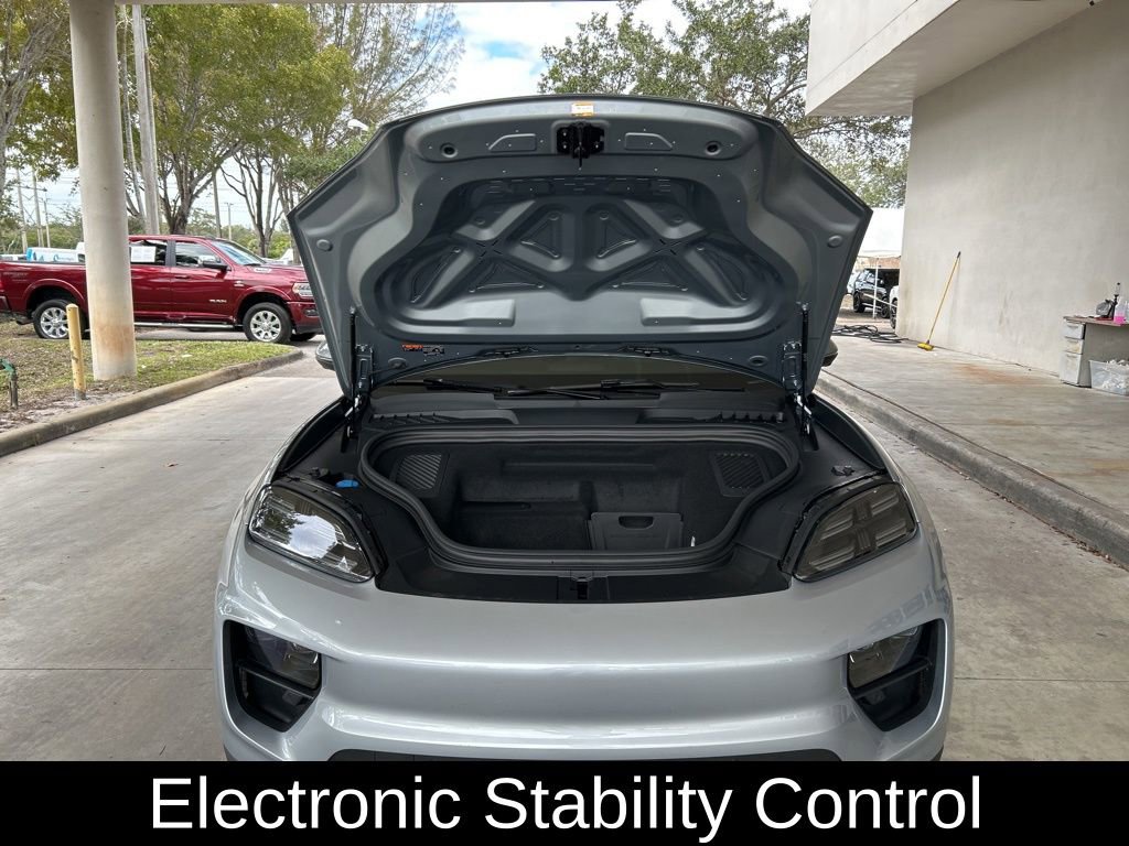 Used 2025 Porsche Macan Electric image 11