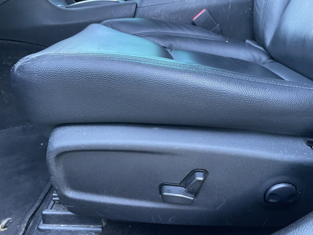 Used 2022 Chrysler 300 Touring w/ Sport Appearance Package image 12