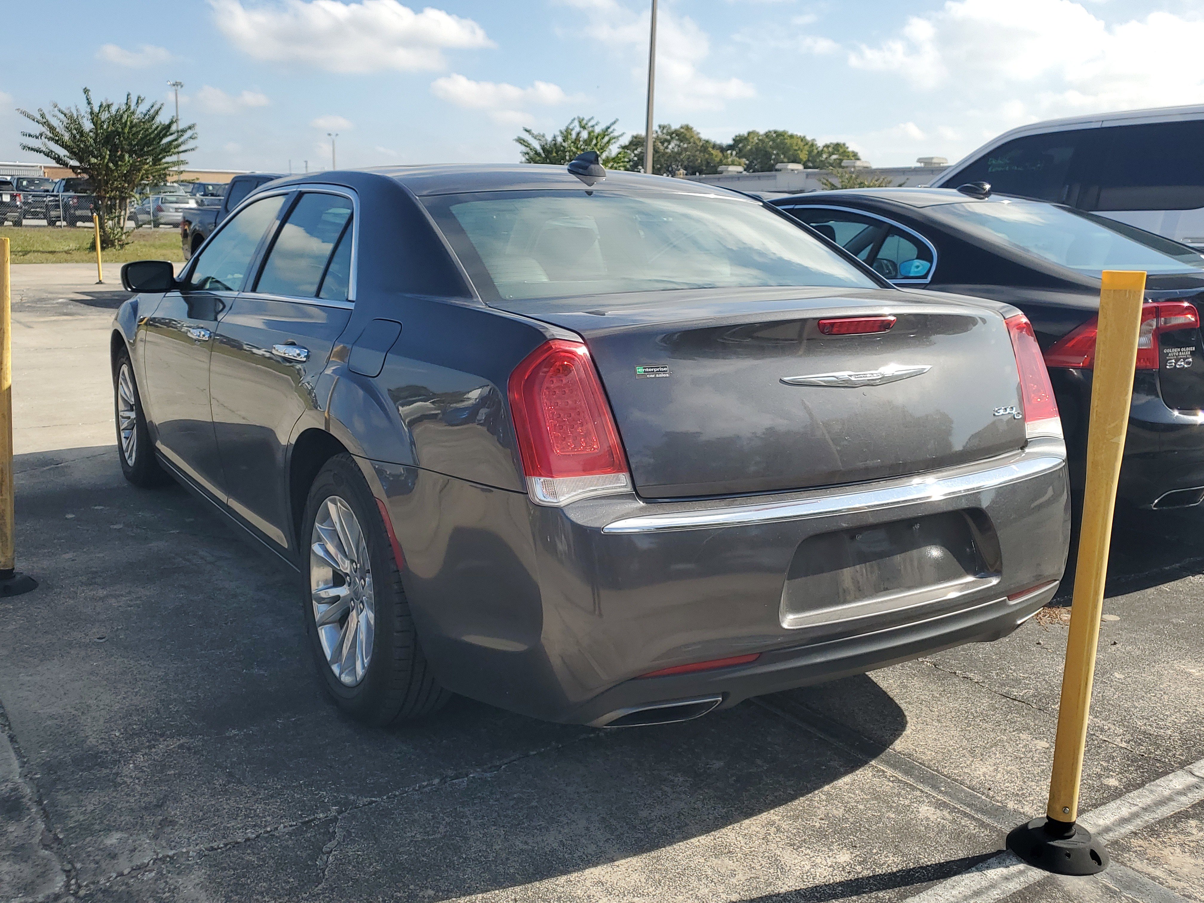 Used 2016 Chrysler 300 C image 4