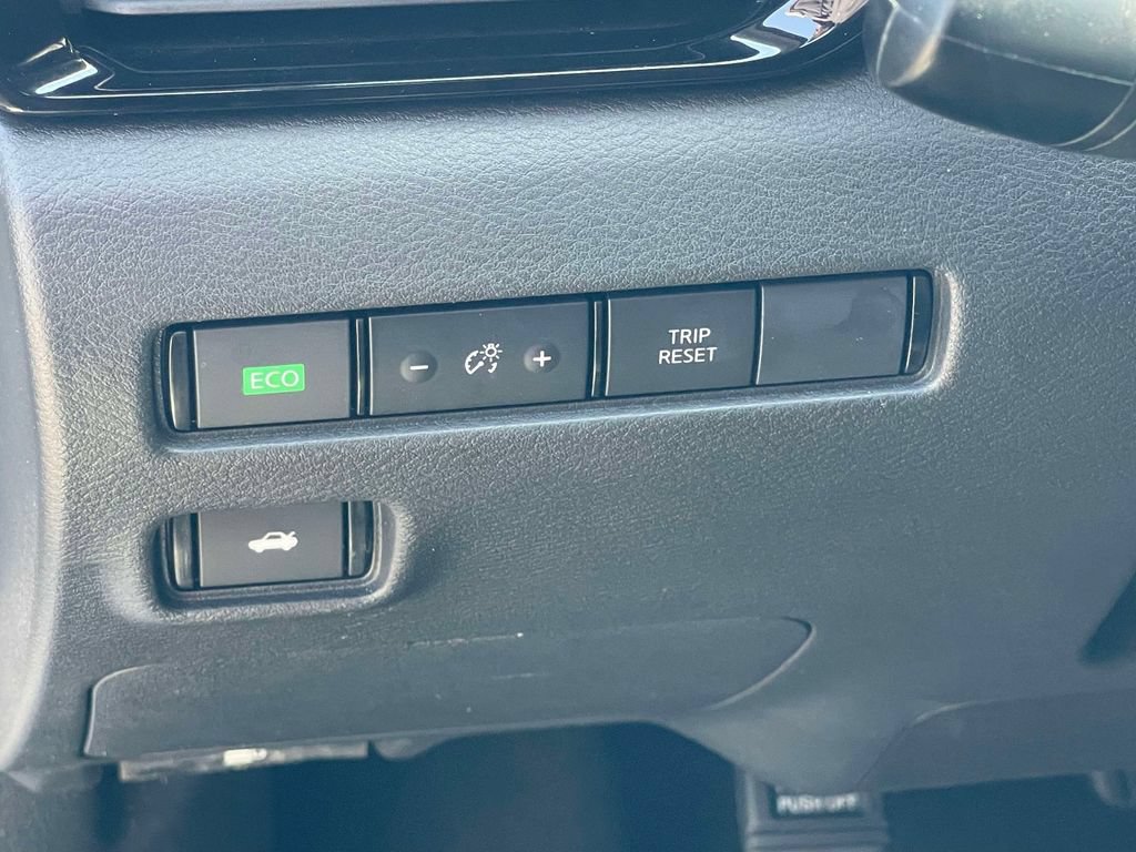 Used 2025 Nissan Sentra SR FWD image 18