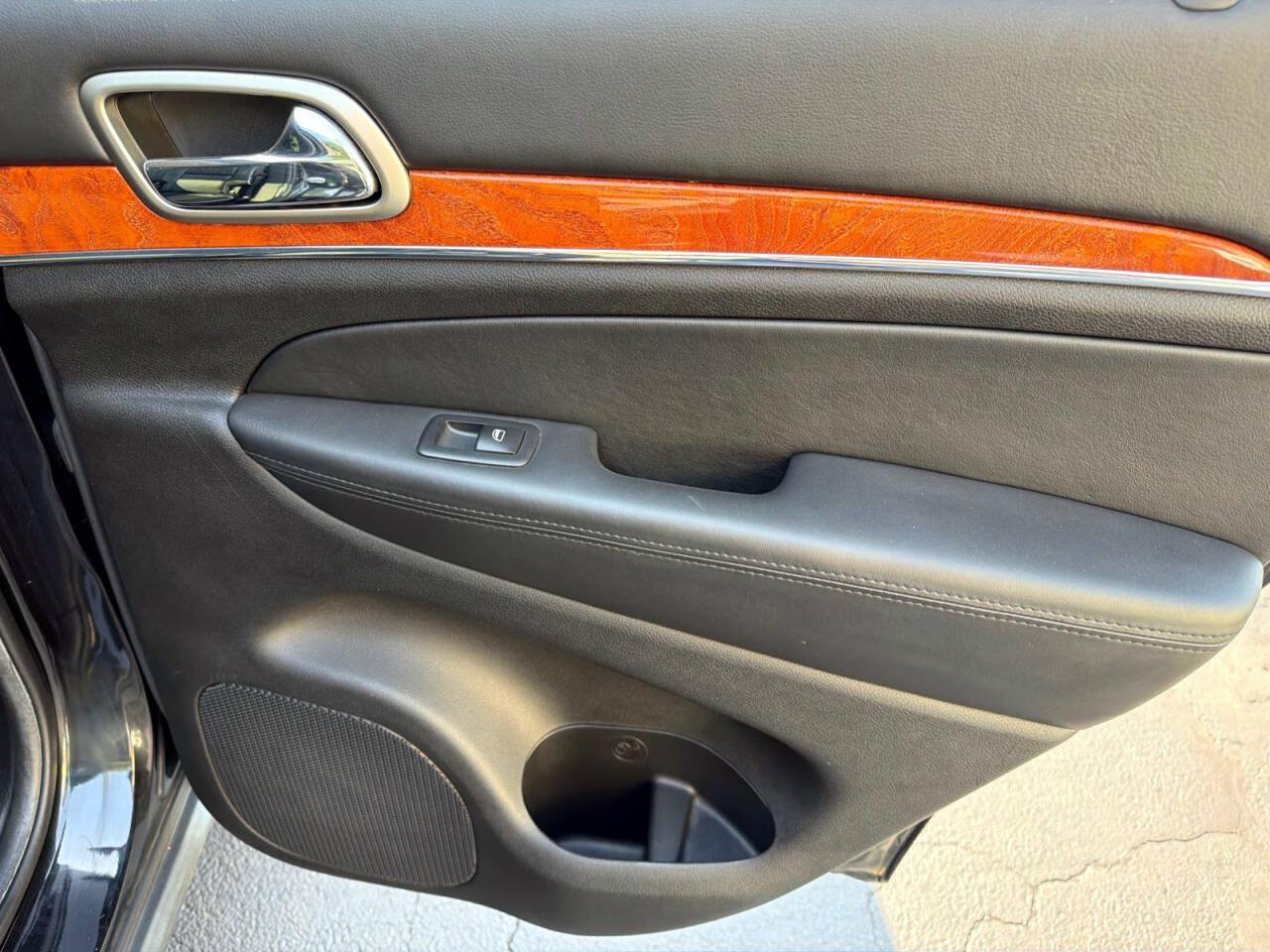 Used 2012 Jeep Grand Cherokee Overland AWD/4WD image 14