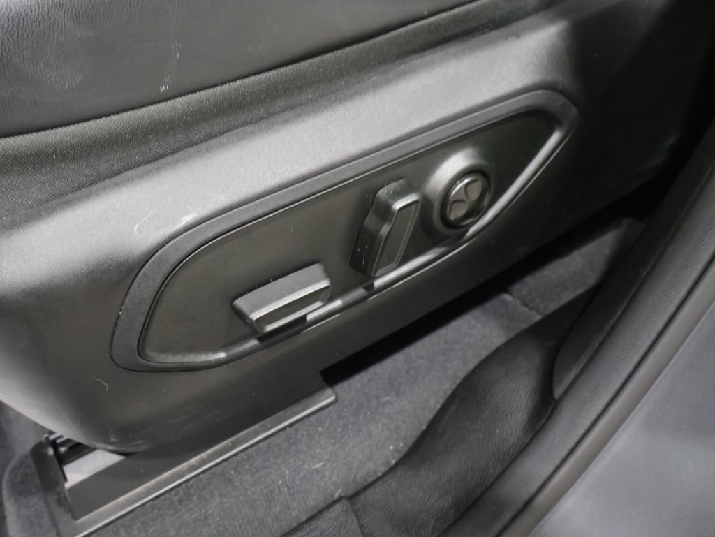 Used 2025 Jeep Grand Cherokee L Altitude AWD/4WD image 11